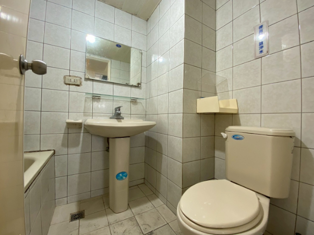 泰山買房賣屋低公設採光電梯三房,新北市泰山區泰林路二段