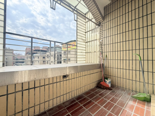 五股買房賣屋德音國小旁陽光大三房,新北市五股區自強路