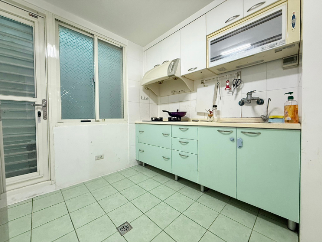 泰山買房賣屋邊間採光機能佳美寓,新北市泰山區明志路二段