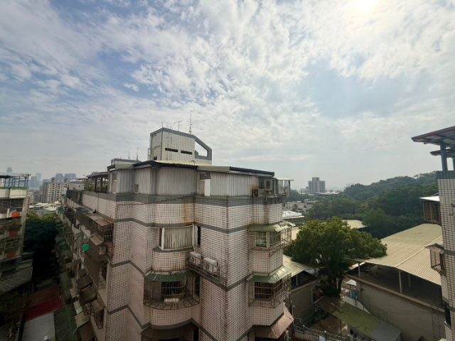 泰山買房賣屋前後陽台採光溫馨美宅,新北市泰山區辭修路