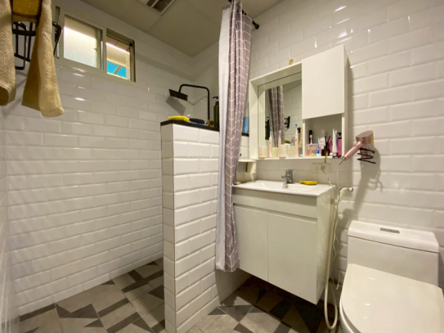 泰山買房賣屋輔大旁大坪數大四房,新北市泰山區明志路三段