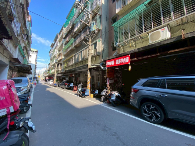 泰山買房賣屋輔大旁大坪數大四房,新北市泰山區明志路三段