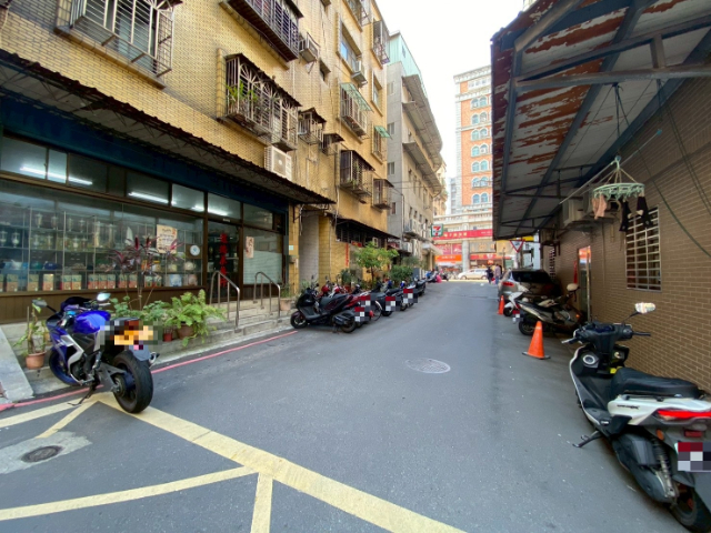 泰山買房賣屋輔大旁大坪數大四房,新北市泰山區明志路三段