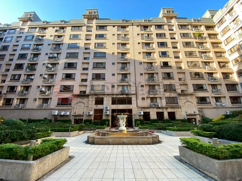 泰山買房賣屋18甲方正大4房平面車位,新北市泰山區仁德路