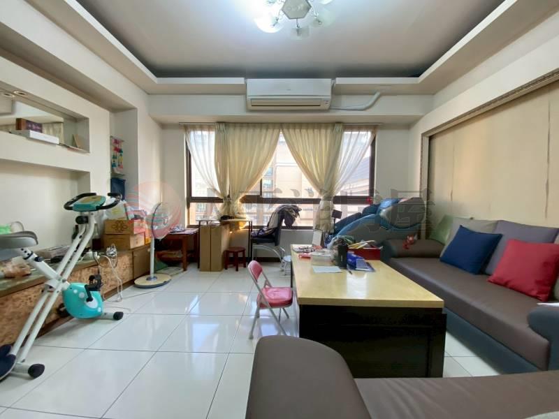 泰山買房賣屋18甲方正大4房平面車位,新北市泰山區仁德路