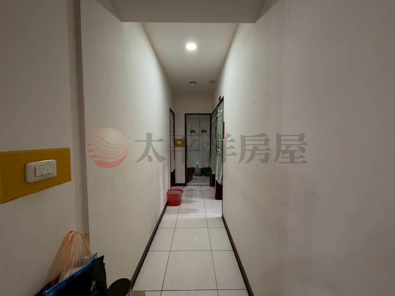 泰山買房賣屋18甲方正大4房平面車位,新北市泰山區仁德路