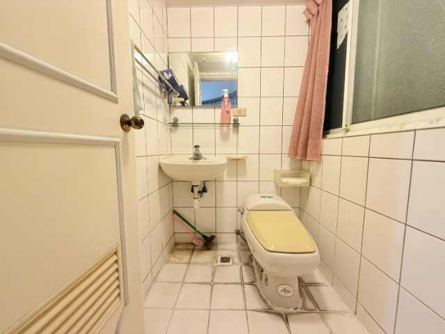 五股買房賣屋近蘆洲大空間電梯五房車,新北市五股區天乙路