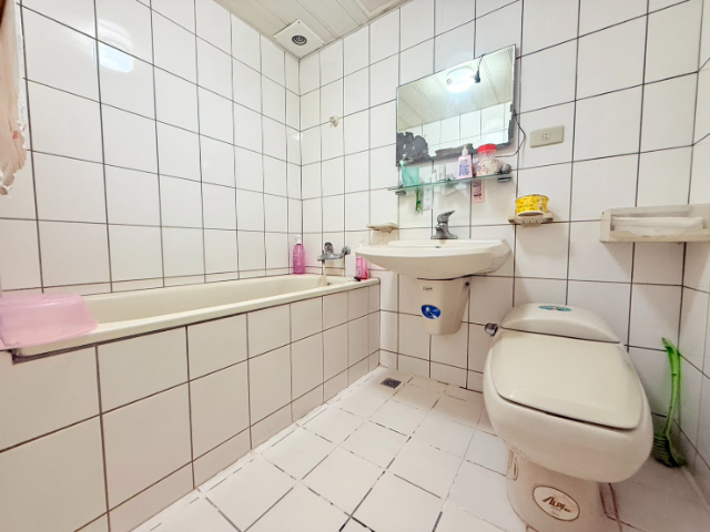 五股買房賣屋近蘆洲大空間電梯五房車,新北市五股區天乙路