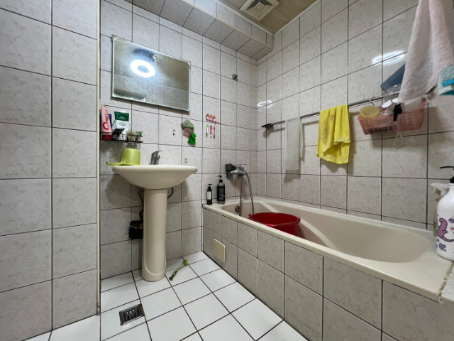 五股買房賣屋低公設稀有釋出三房,新北市五股區成泰路四段