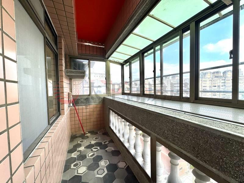 泰山買房賣屋低公設電梯儒林三房車,新北市泰山區明志路一段