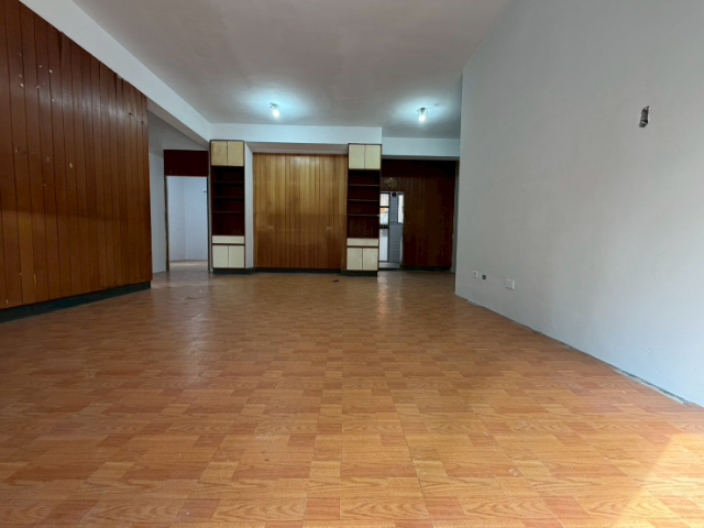 泰山買房賣屋18甲旁低樓層三面採光大三房,新北市泰山區辭修路