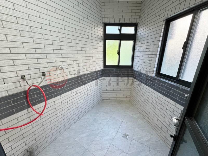 五股買房賣屋全新整理邊間公寓二樓,新北市五股區四維路