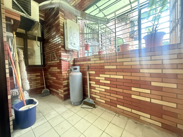 ☀泰山買房賣屋得易低公設兩房華廈,新北市泰山區忠孝街