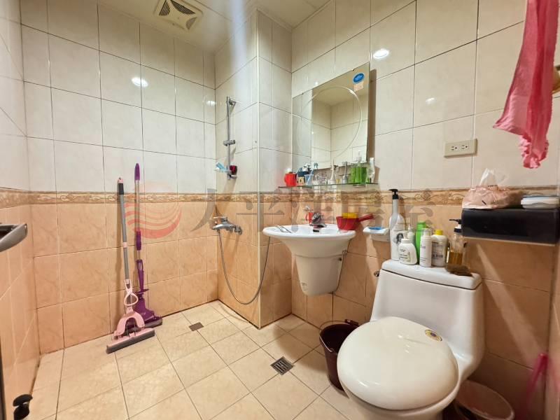 泰山買房賣屋次頂樓學區金典四房車,新北市泰山區明志路二段