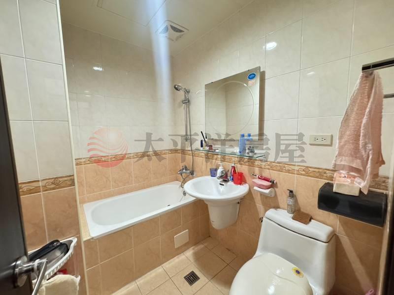 泰山買房賣屋次頂樓學區金典四房車,新北市泰山區明志路二段