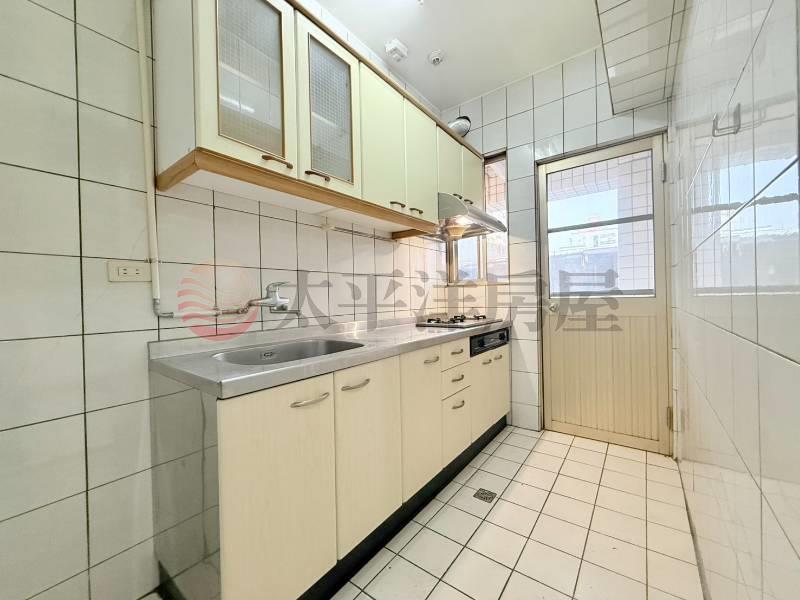 泰山買房賣屋18甲旁學府大戶四房車,新北市泰山區民生路