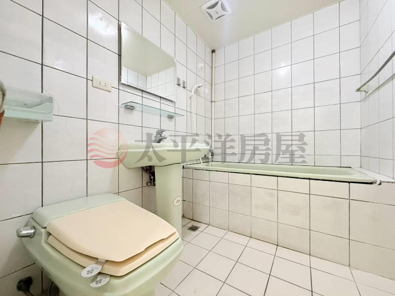 泰山買房賣屋18甲旁學府大戶四房車,新北市泰山區民生路