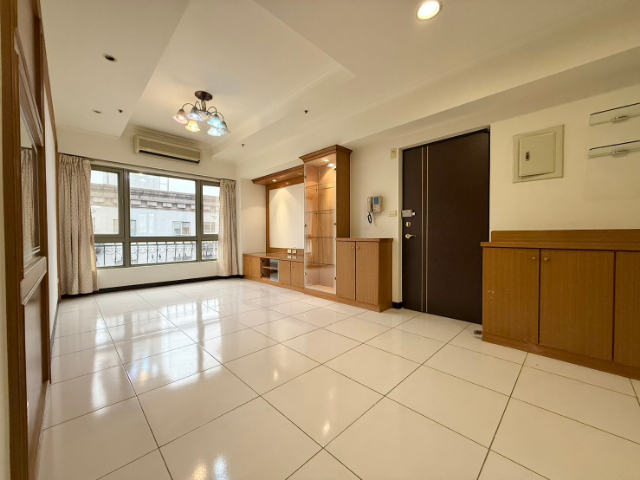 泰山買房賣屋法國愛樂邊間三房,新北市泰山區仁義路