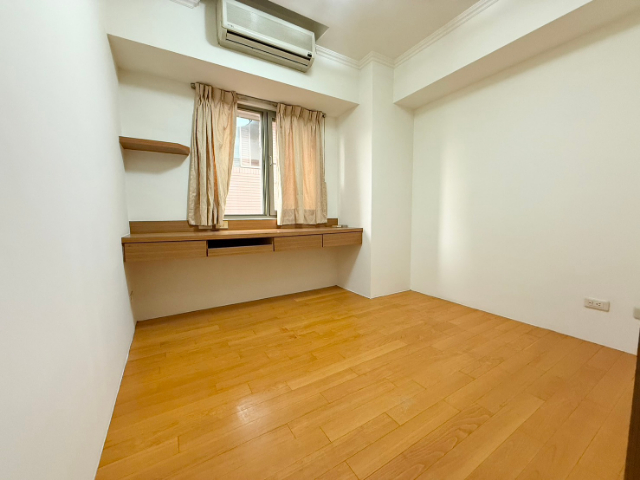 泰山買房賣屋法國愛樂邊間三房,新北市泰山區仁義路