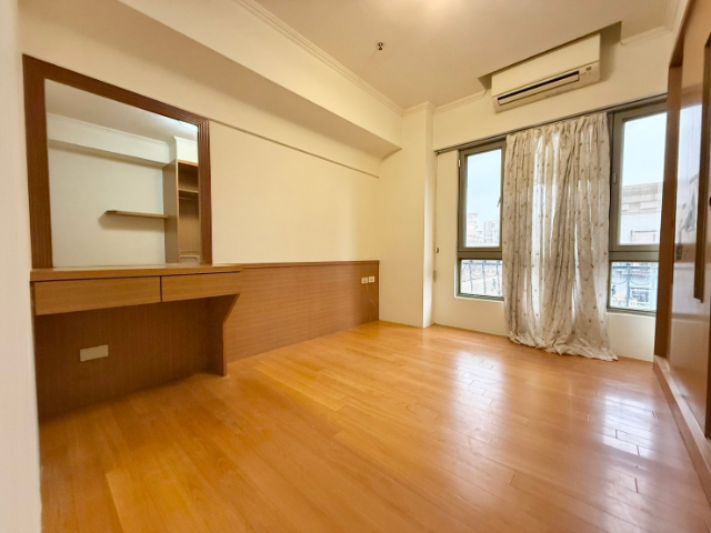 泰山買房賣屋法國愛樂邊間三房,新北市泰山區仁義路