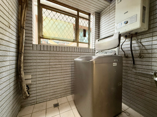 泰山買房賣屋法國愛樂邊間三房,新北市泰山區仁義路