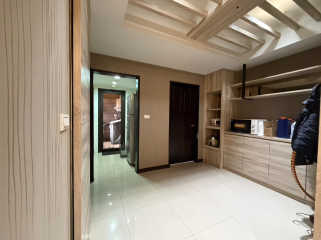 五股買房賣屋精緻美裝9年屋大2房,新北市五股區成泰路一段