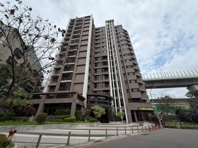 五股買房賣屋精緻美裝9年屋大2房,新北市五股區成泰路一段