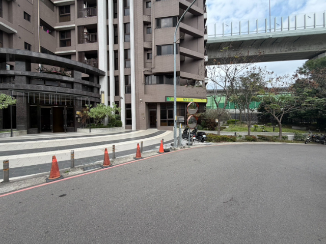 五股買房賣屋精緻美裝9年屋大2房,新北市五股區成泰路一段