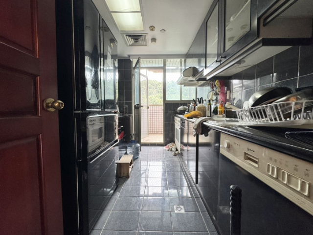 五股買房賣屋雙車位宮廷榮華大四房,新北市五股區成泰路一段