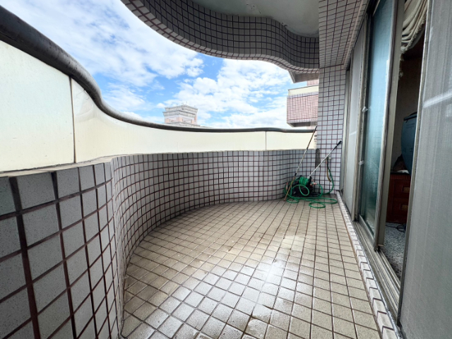 五股買房賣屋雙車位宮廷榮華大四房,新北市五股區成泰路一段