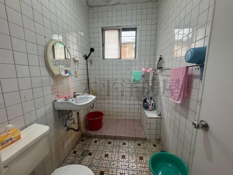 泰山買房賣屋中和環球旁邊間方正頂佳,新北市中和區民享街