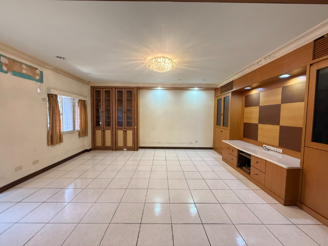 五股買房賣屋星洲挑高溫馨四房車,新北市五股區成泰路一段