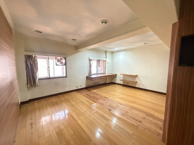 五股買房賣屋星洲挑高溫馨四房車,新北市五股區成泰路一段