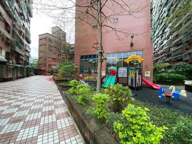 ☀五股買房賣屋稀有電梯高報酬提款機,新北市五股區成泰路一段