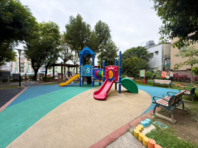 泰山買房賣屋18甲7米面寬金店面,新北市泰山區仁德路