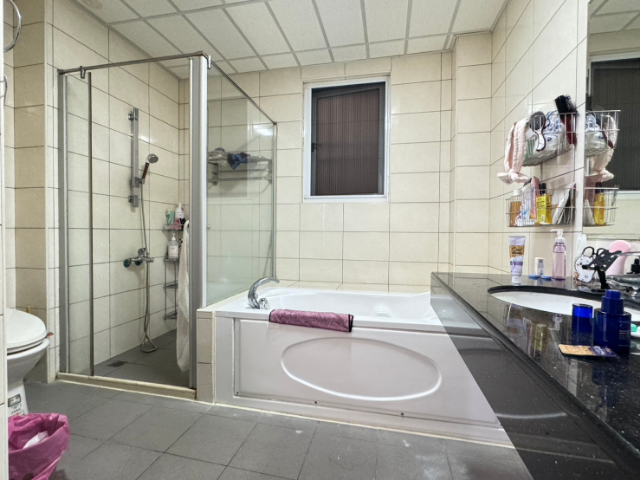 五股買房賣屋稀有好停車築樂邊間透天,新北市五股區御史路