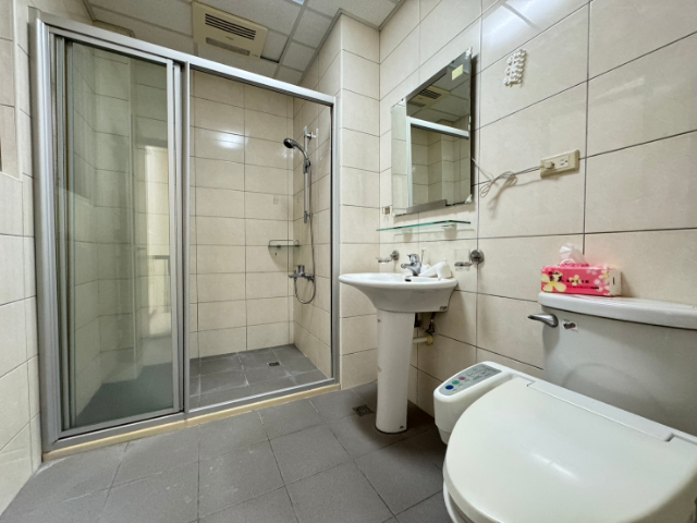 五股買房賣屋稀有好停車築樂邊間透天,新北市五股區御史路