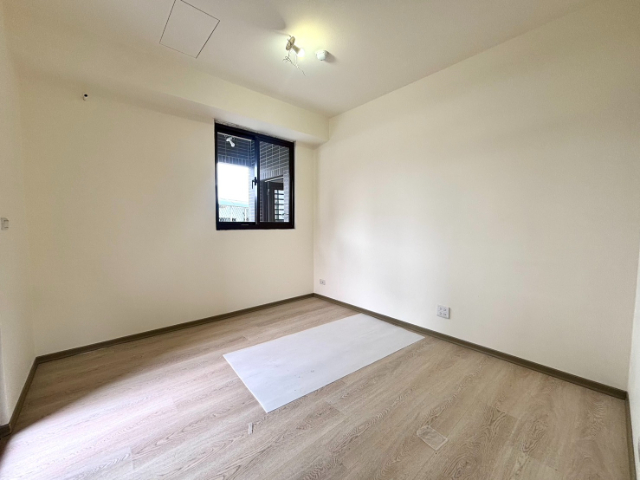 泰山買房賣屋明志天璽．露臺戶採光兩房車,新北市泰山區明志路二段