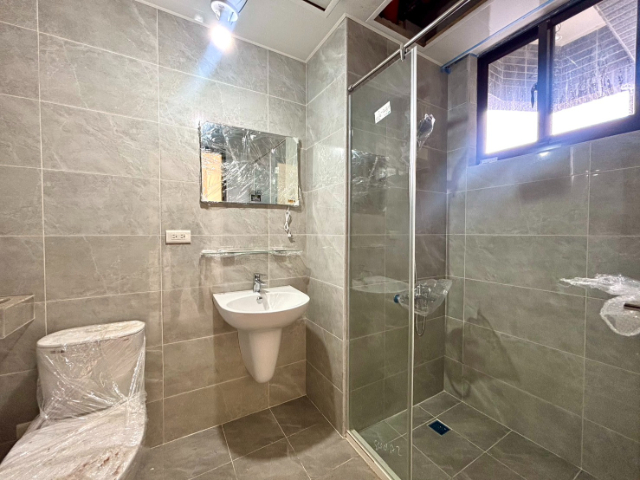 泰山買房賣屋明志天璽．露臺戶採光兩房車,新北市泰山區明志路二段