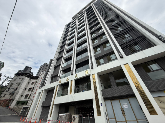 泰山買房賣屋明志天璽．露臺戶採光兩房車,新北市泰山區明志路二段