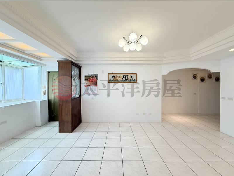 泰山買房賣屋天然瓦斯清幽6房頂佳,新北市泰山區辭修路