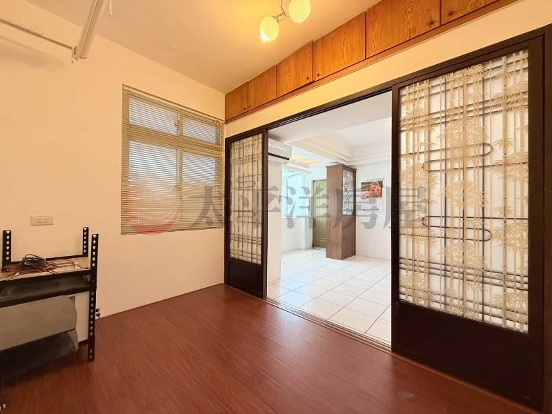 泰山買房賣屋天然瓦斯清幽6房頂佳,新北市泰山區辭修路