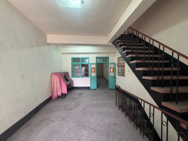 泰山買房賣屋麥當勞旁稀有透天金店面,新北市泰山區泰林路二段