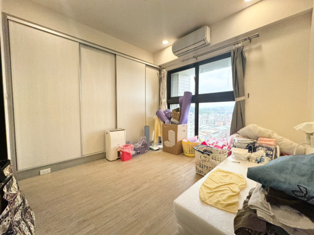 五股買房賣屋世界高樓邊間三房車,新北市五股區新城三路