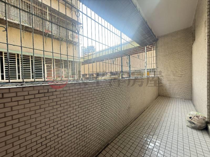 泰山買房賣屋漢口邊間方正前後陽台,新北市泰山區漢口街