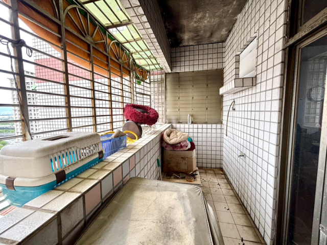 五股買房賣屋運動中心旁次頂樓景觀大三房,新北市五股區成泰路三段