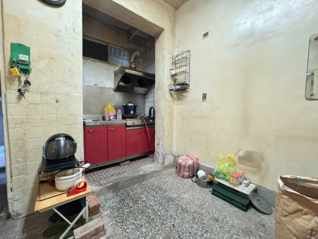 泰山買房賣屋低總價免爬樓梯公寓,新北市泰山區明志路二段