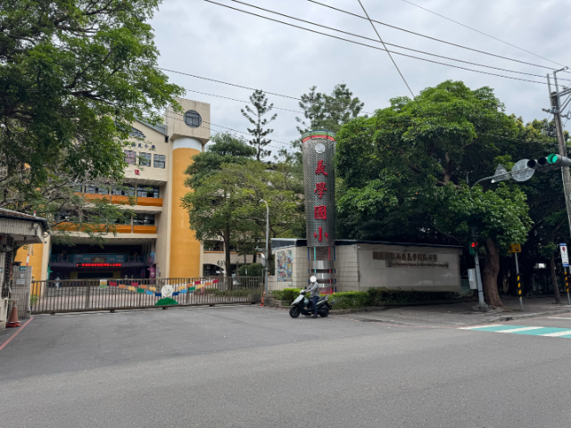 泰山買房賣屋同榮2%低公設華廈大三房,新北市泰山區明志路一段