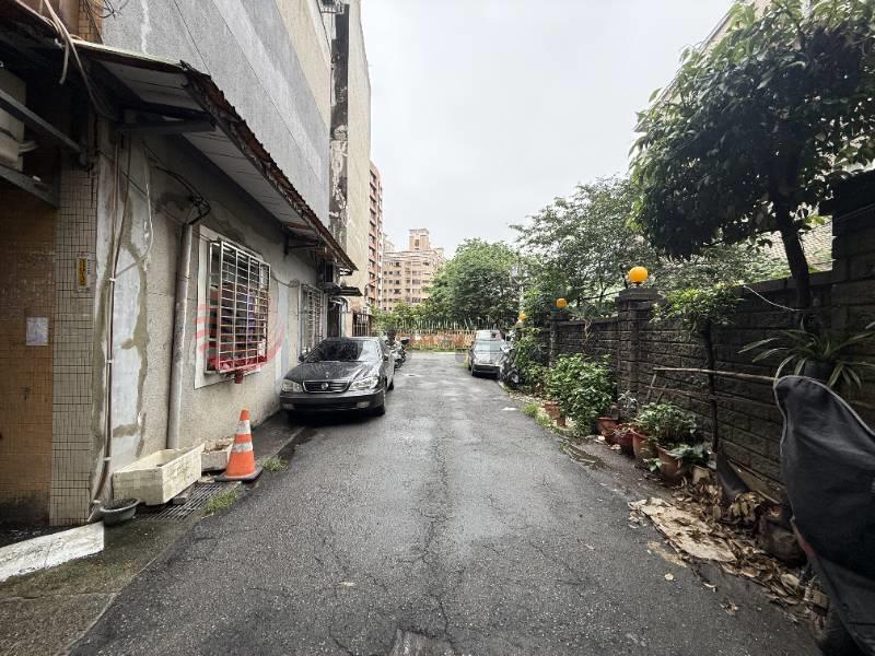 泰山買房賣屋活巷面寬邊間好停車壹樓,新北市五股區西雲路