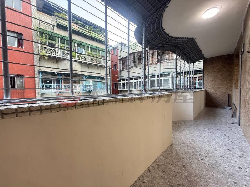 雙學區邊間前後陽台三房,新北市泰山區泰林路二段